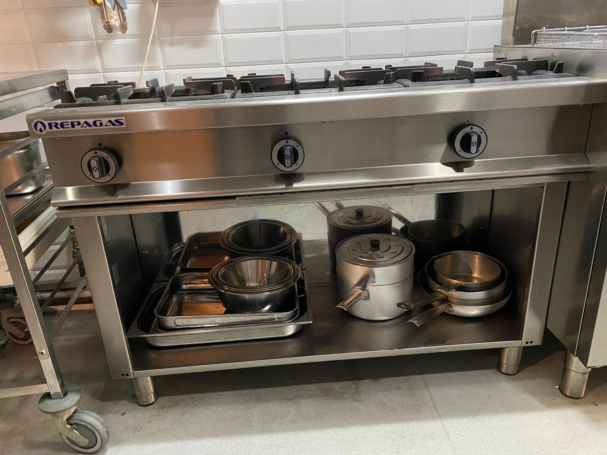 COCINA INDUSTRIAL A GAS INOX MARCA REPAGAS 3 FUEGOS