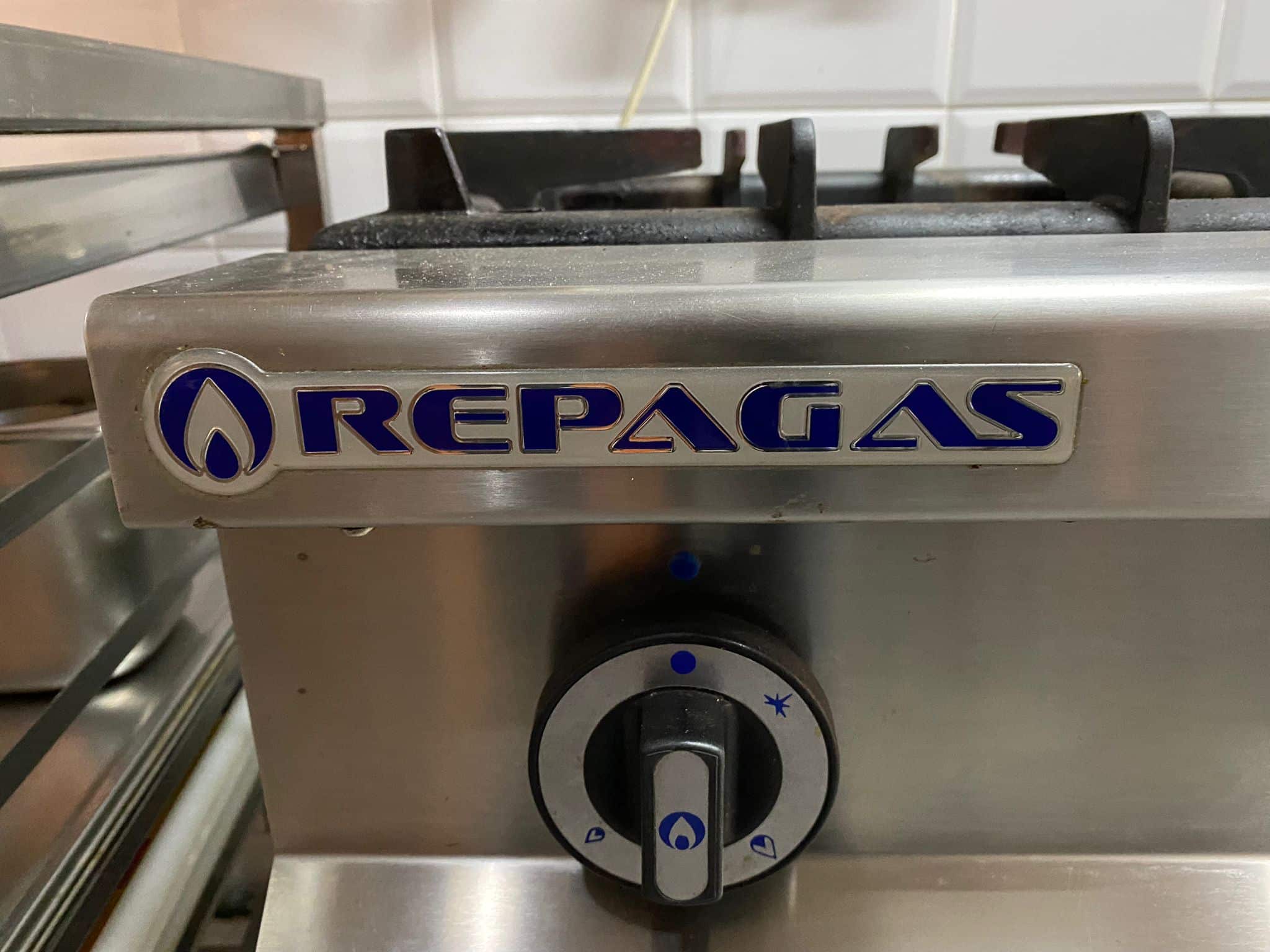 COCINA INDUSTRIAL A GAS INOX MARCA REPAGAS 3 FUEGOS