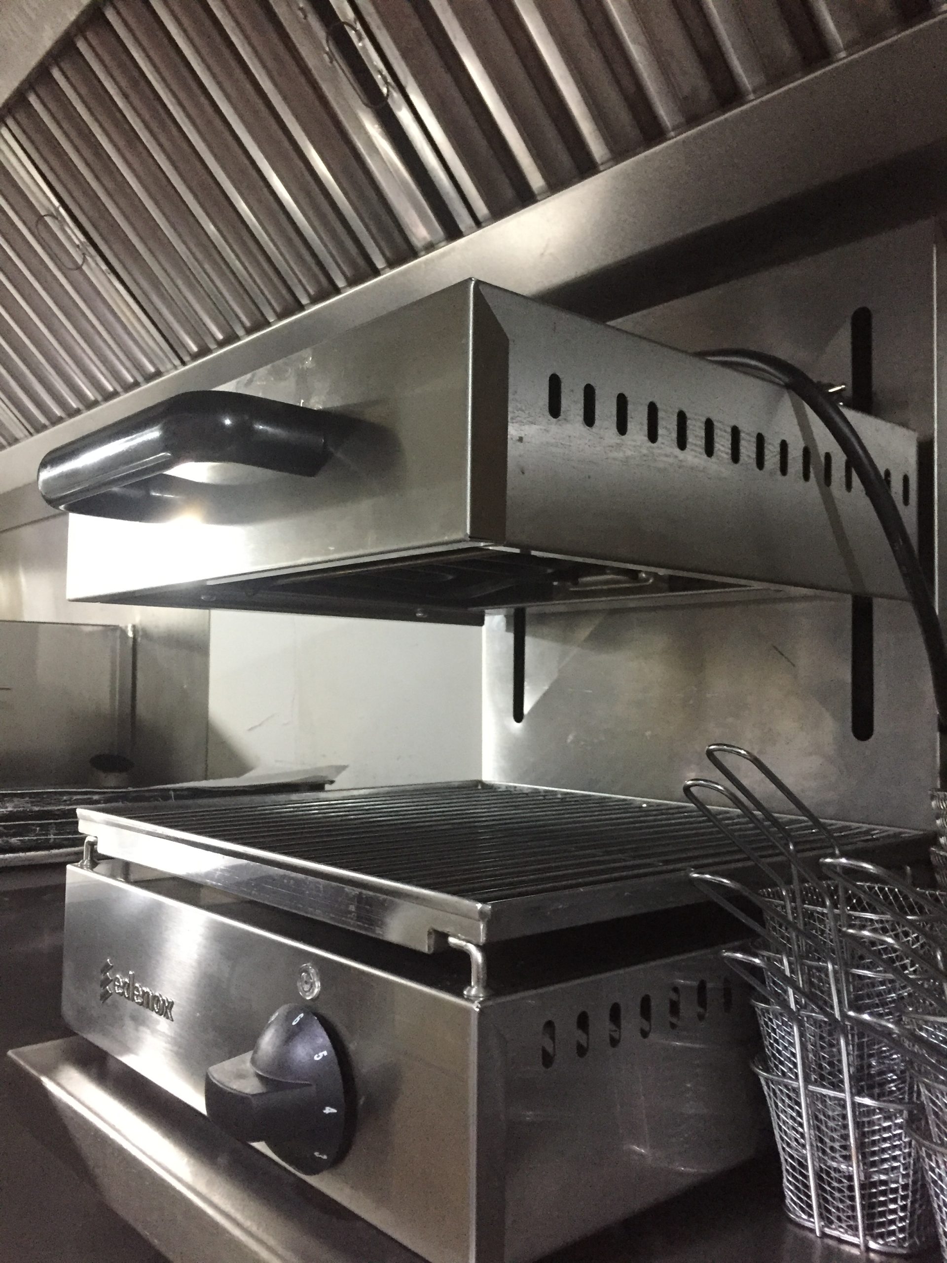 SALAMANDRA ELECTRICA GRATINADORA