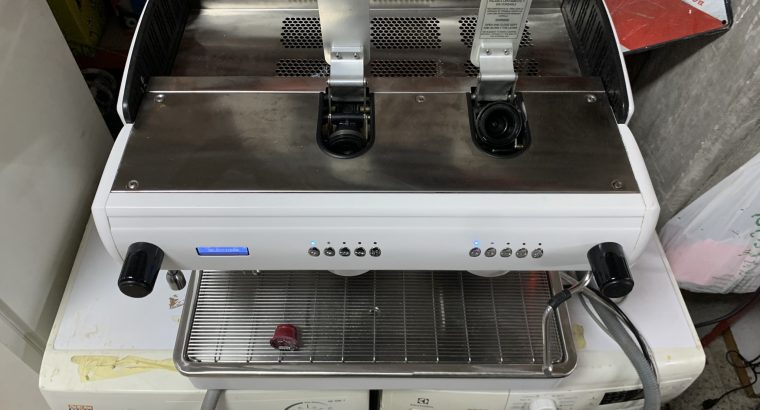 Cafetera de cápsulas para hotel