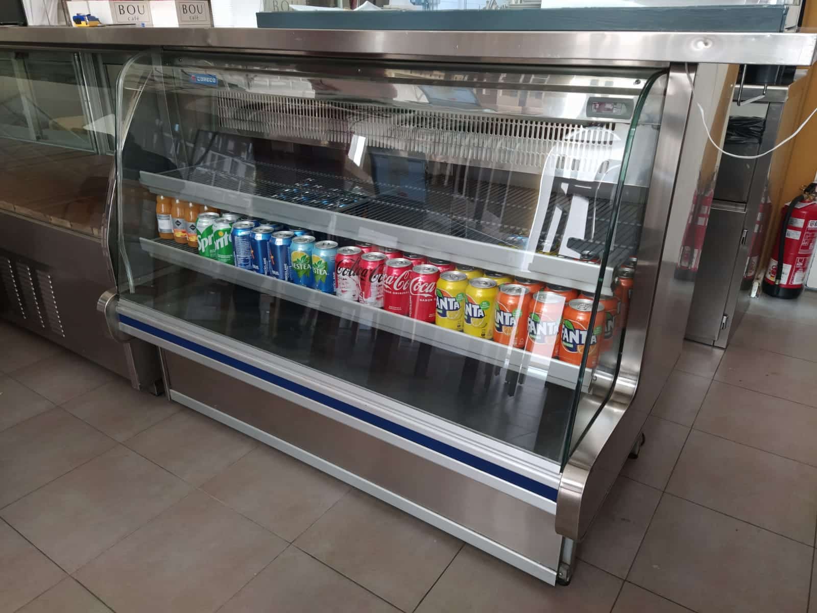 Vitrina refrigerada marca Coreco
