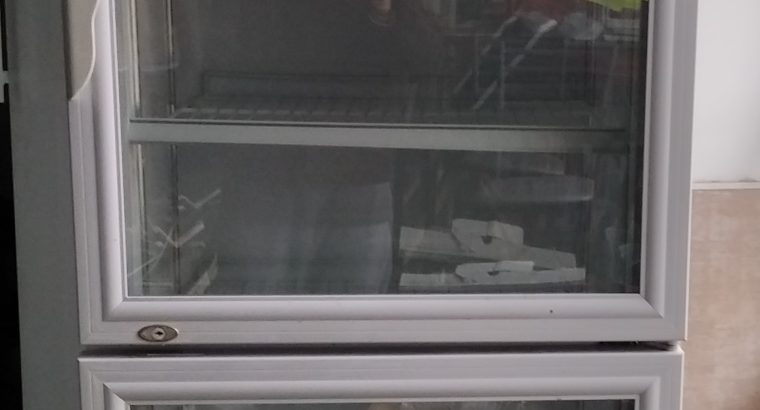 VENDO MAQUINARIA DE CAFETERIA POR CIERRE .