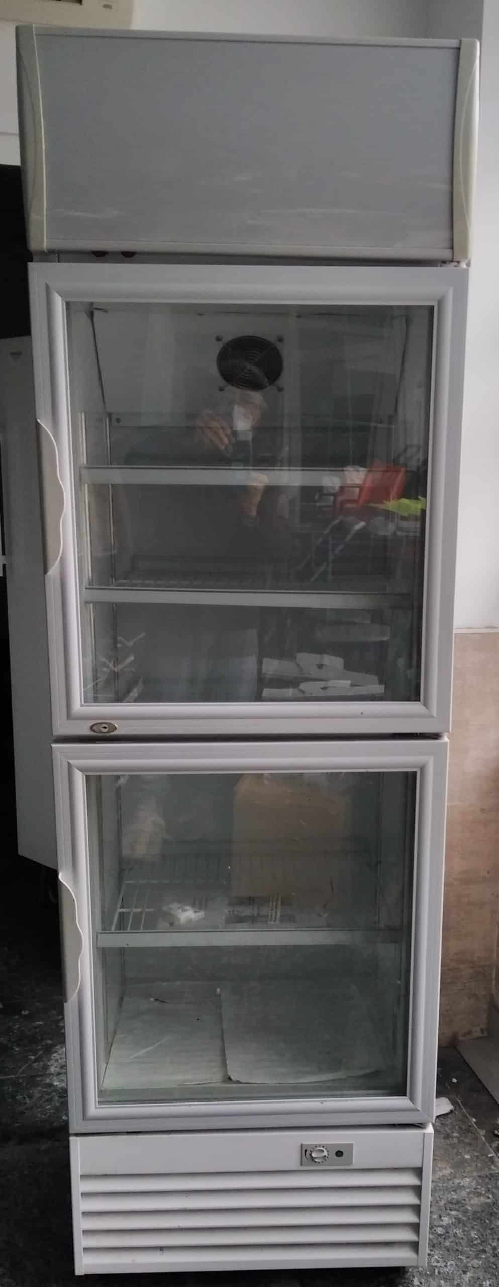 VENDO MAQUINARIA DE CAFETERIA POR CIERRE .