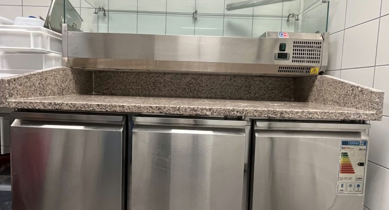 Mesa Fría de Preparación de Pizzas con Vitrina de Ingredientes