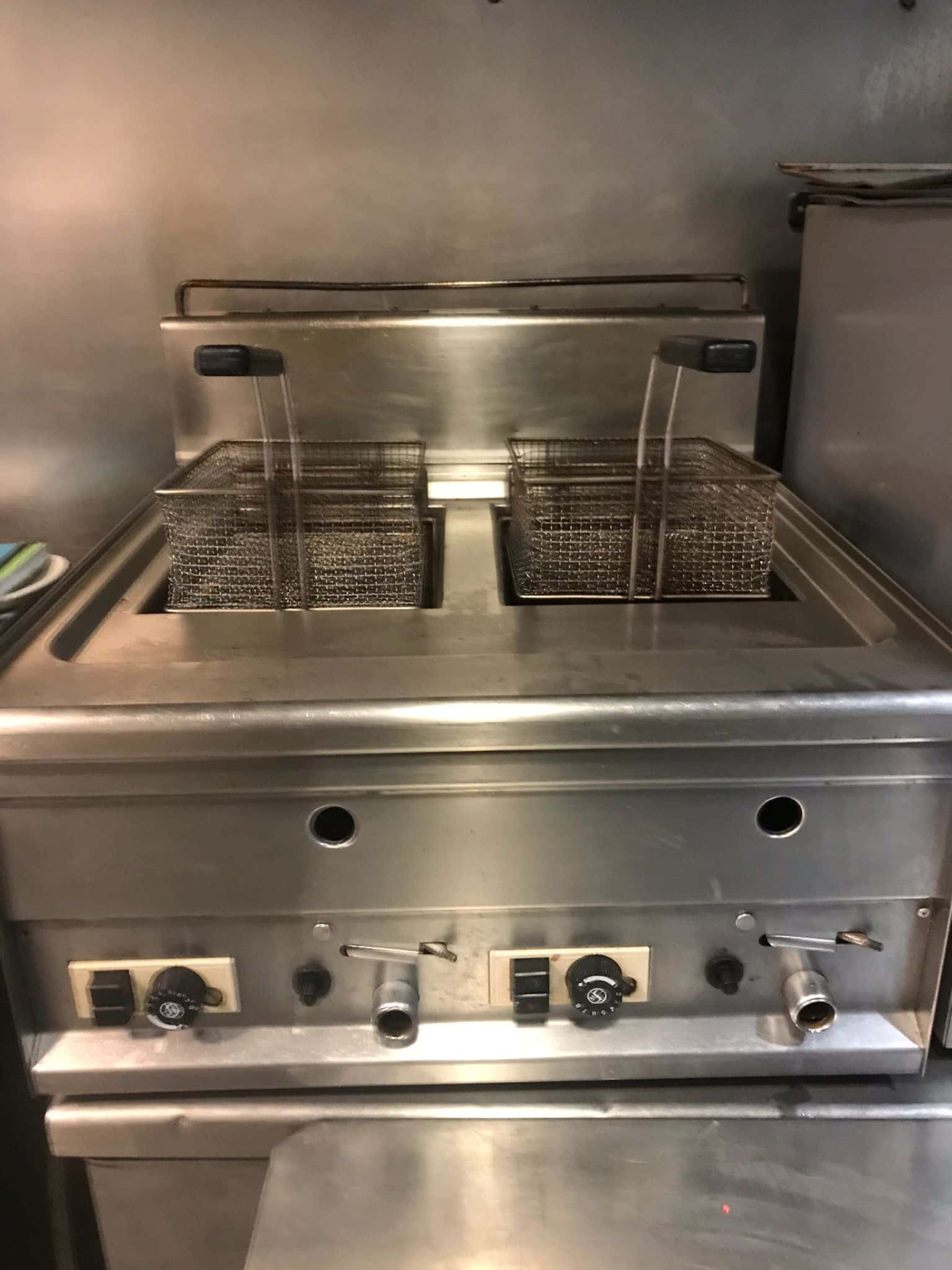 MAQUINARIA Y MOBILIARIO Y HOSTELERIA