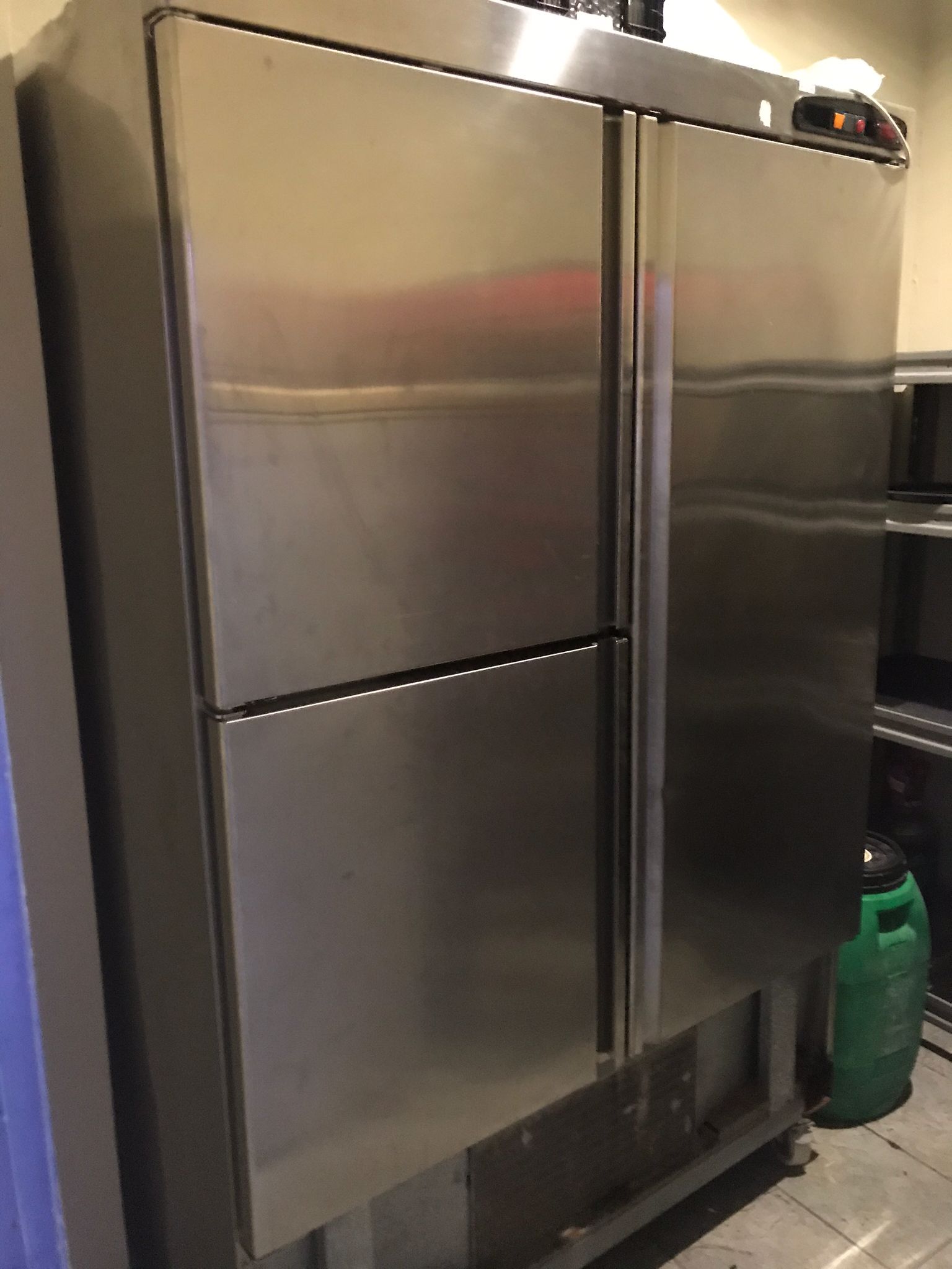 MAQUINARIA Y MOBILIARIO Y HOSTELERIA