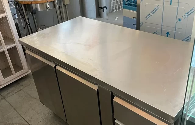 BAJO MOSTRADOR REFRIGERADO 2 PUERTAS