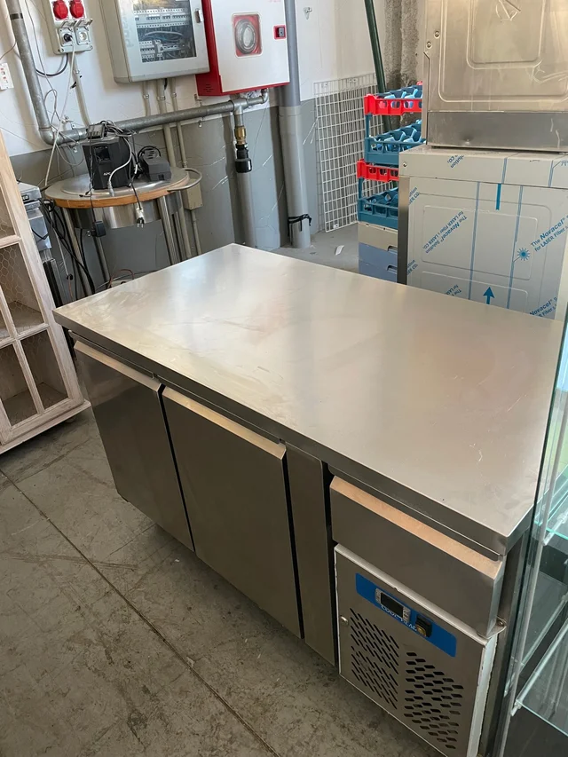 BAJO MOSTRADOR REFRIGERADO 2 PUERTAS