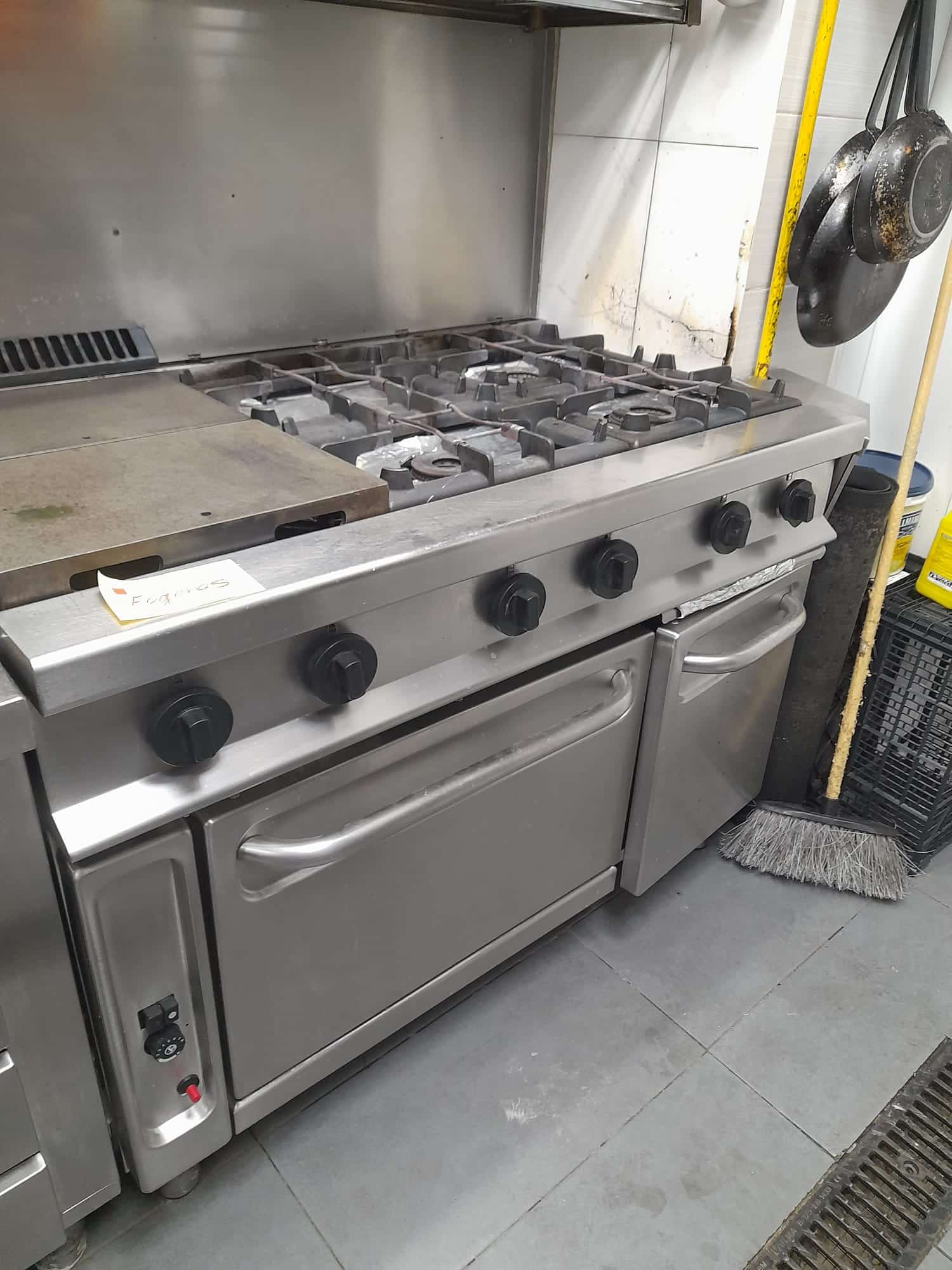 COCINA DE GAS 4 FUEGOS + PLANCHA