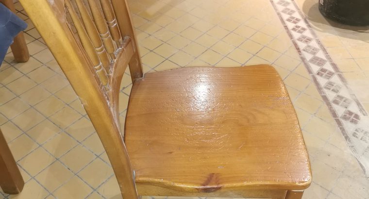 MESAS Y SILLAS DE MADERA MACIZA BARES