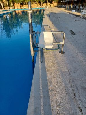 Elevador hidráulico piscina