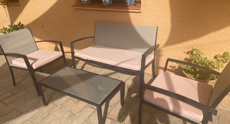 Conjunto mesa baja, 2 sillas y banco doble terraza con cojines