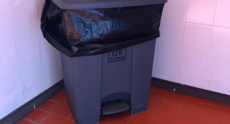 Cubo de basura gris gran capacidad