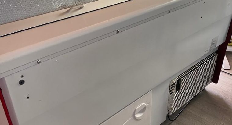 SE VENDE VITRINA DE HELADOS