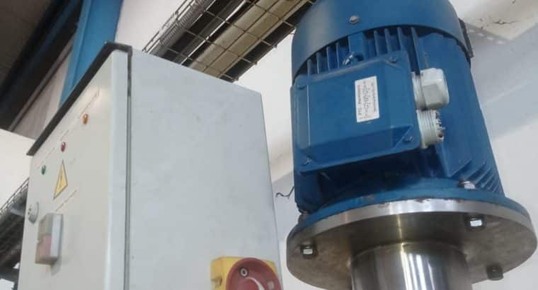 Deposito agitador construido totalmente acero inoxidable, con motor agitador trifásico, cuadro eléctrico de control.