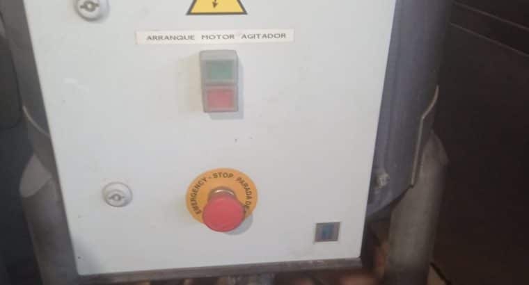 Deposito agitador construido totalmente acero inoxidable, con motor agitador trifásico, cuadro eléctrico de control.