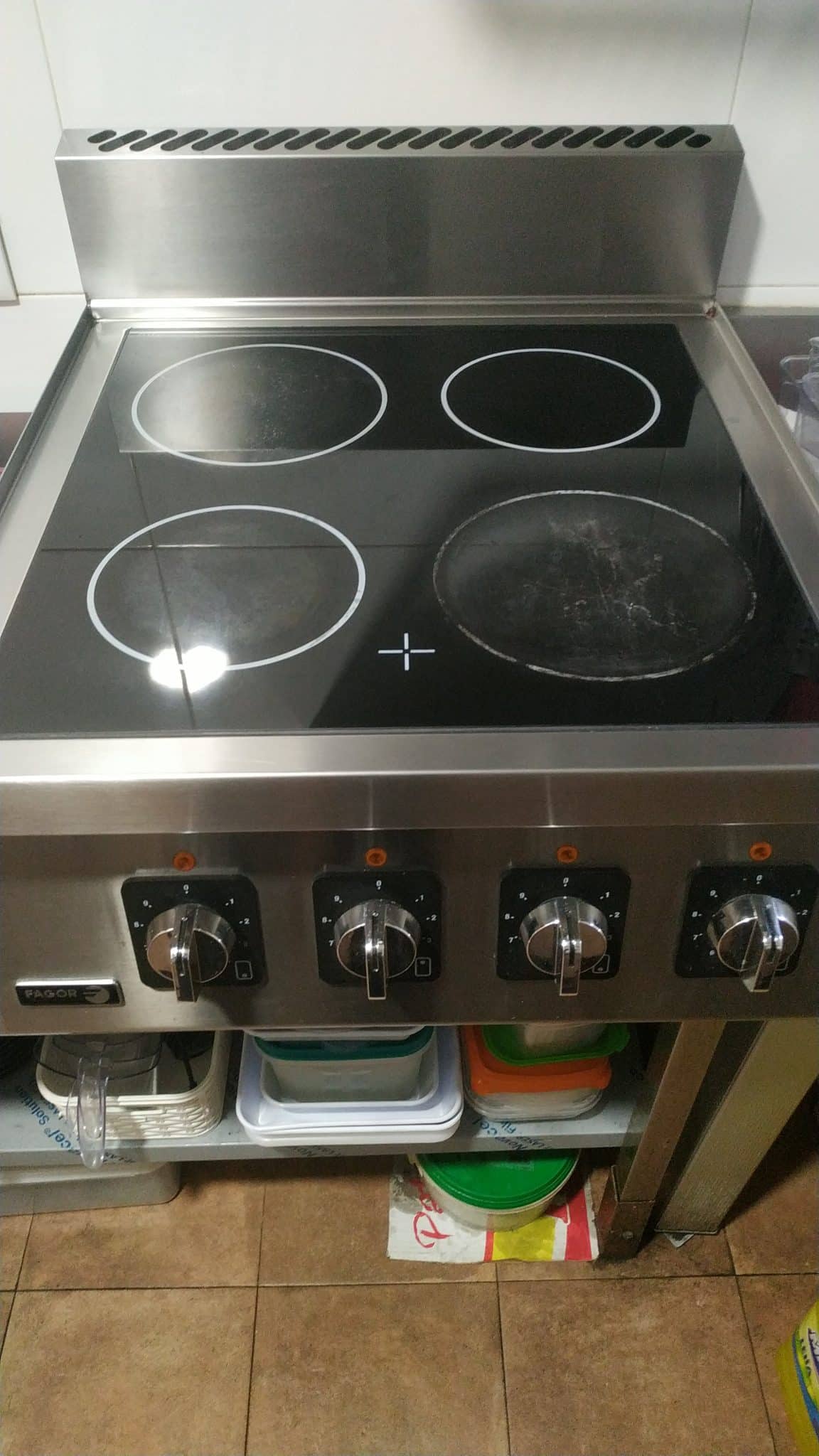 COCINA ELÉCTRICA DE 4 PLACAS