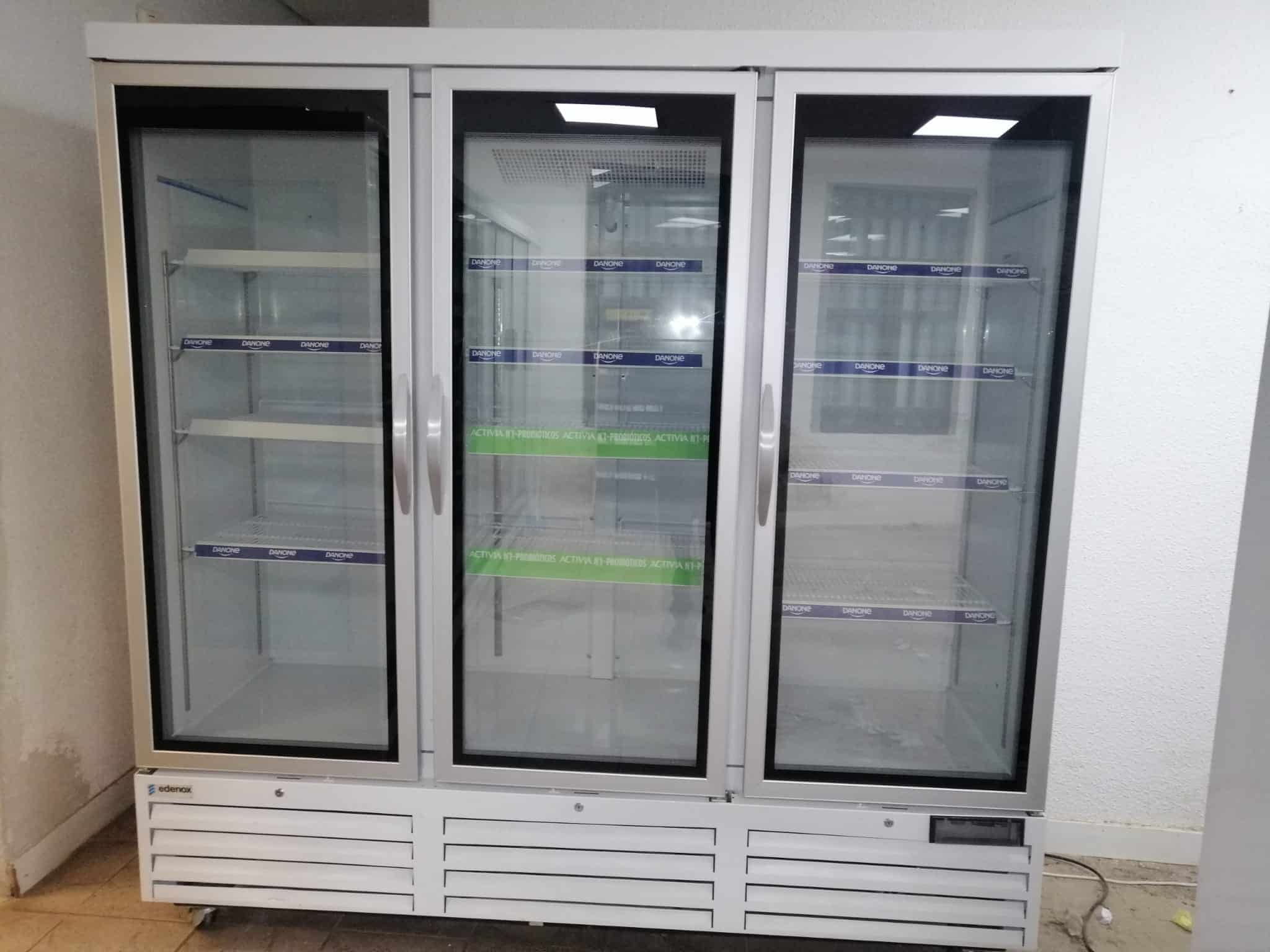 ARMARIO EXPOSITOR REFRIGERADO 3 PUERTAS