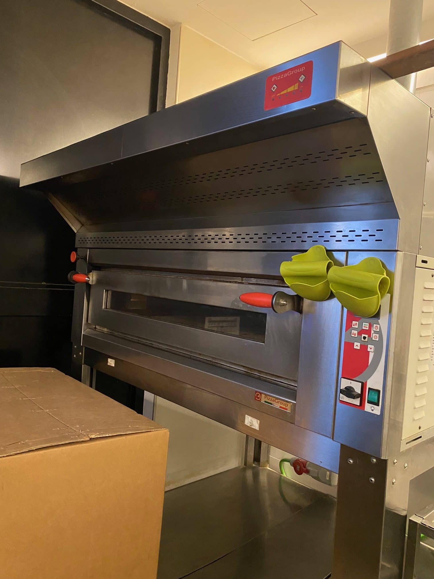 HORNO PIZZA marca Pizza Group del 2019 (con soporte y extractor)