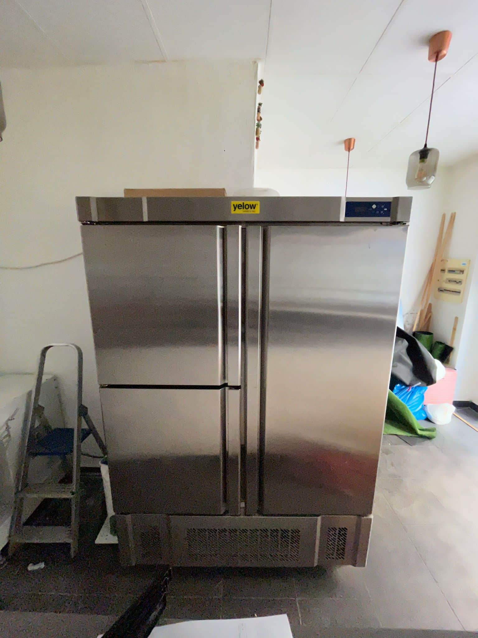 ARMARIO REFRIGERADO 3 PUERTAS 1100L