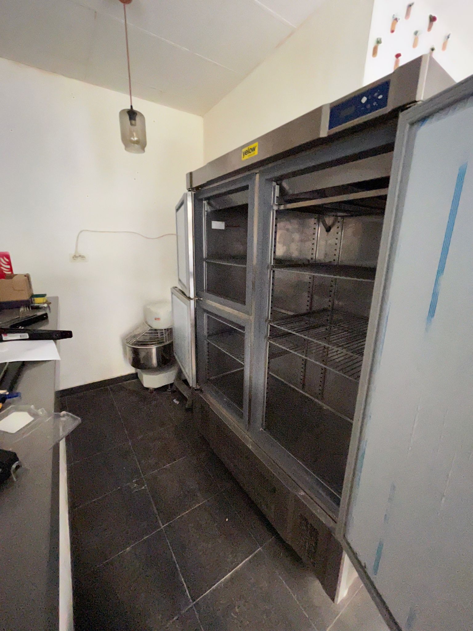 ARMARIO REFRIGERADO 3 PUERTAS 1100L