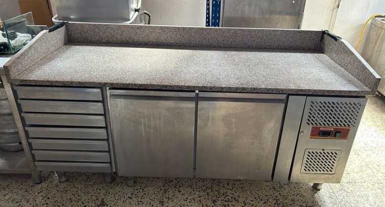 MESA REFRIGERADA PREPARACIÓN PIZZAS CON CAJONES