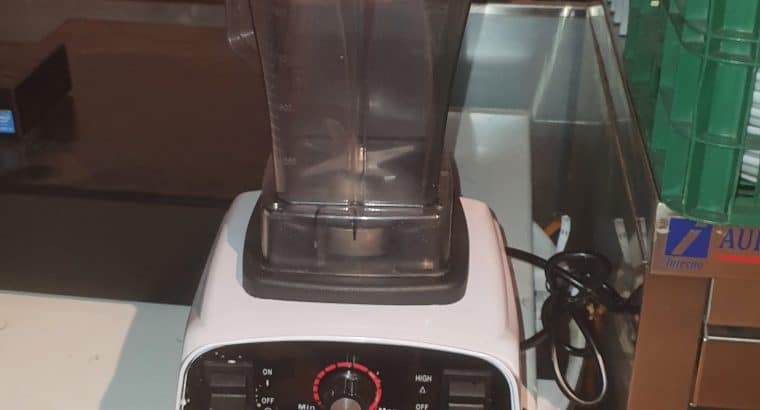 Batidora 1200w / Precio: 150 + 30 de vaso extra