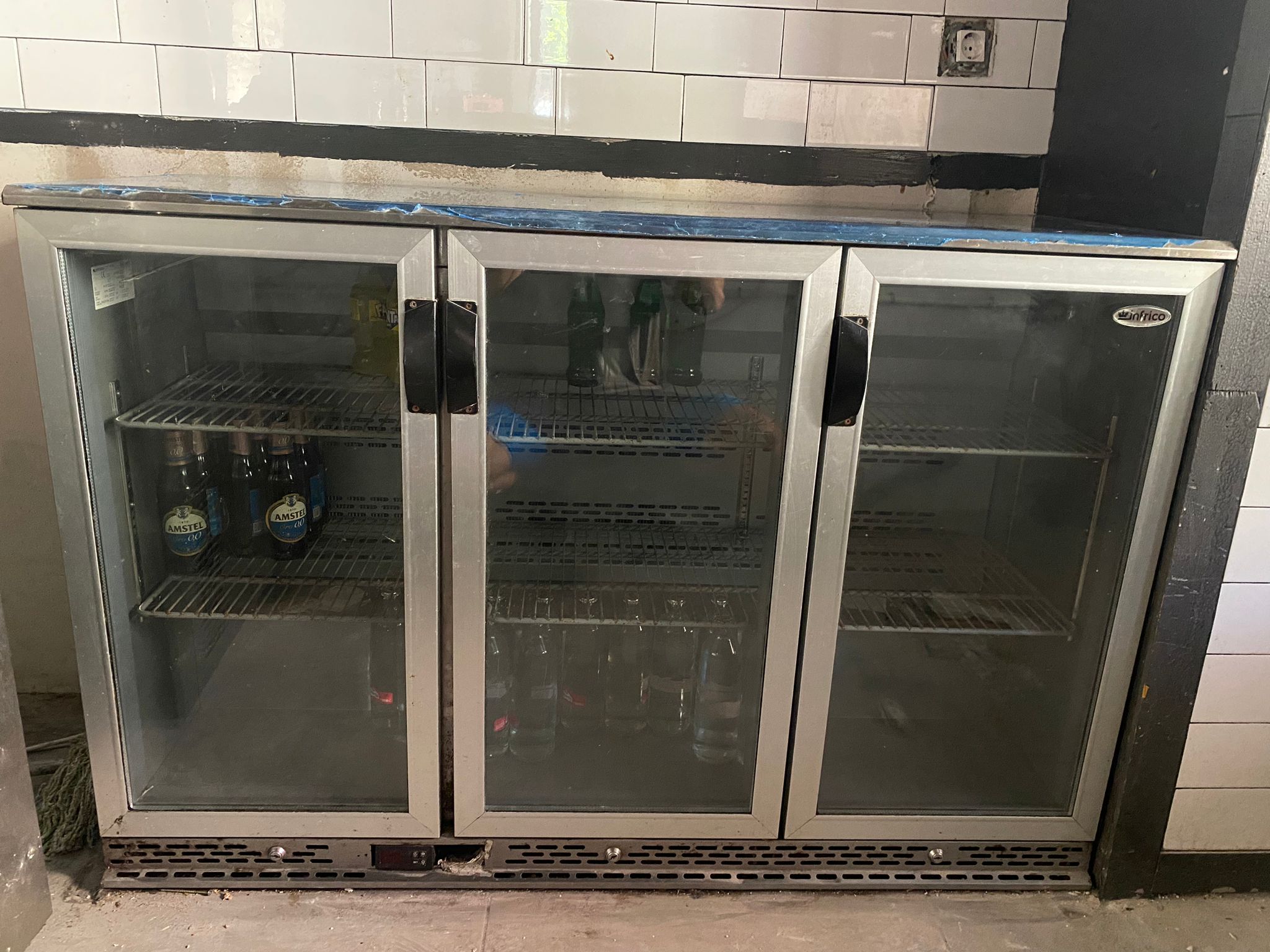 Botellero expositor trasbarra 3 puertas vidrio