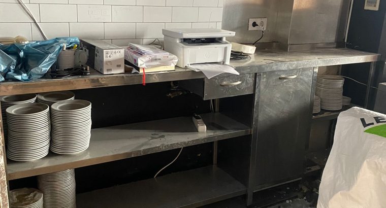 Mueble de acero inoxidable