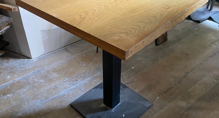 Mesa de hierro y madera. 10 unidades