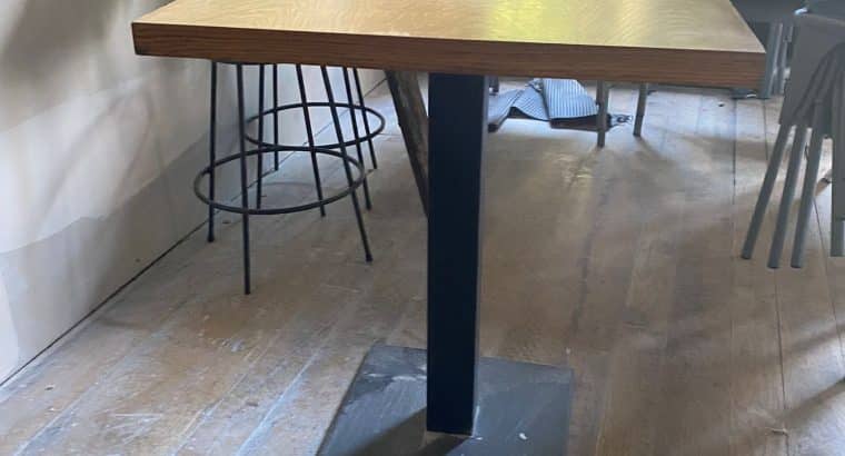 Mesa de hierro y madera. 10 unidades