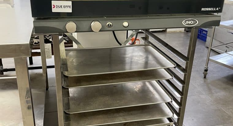 Horno UNOX, soporte y bandejas