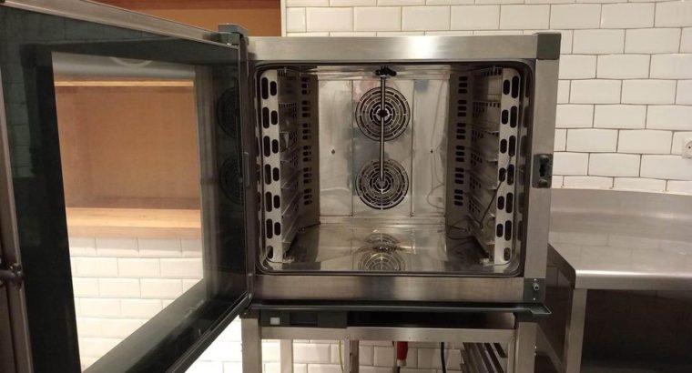 BAKERTOP MIND.MapsTM PLUS es el horno combinado inteligente con autolimpieza para panadería y confitería.