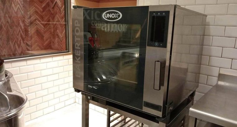 BAKERTOP MIND.MapsTM PLUS es el horno combinado inteligente con autolimpieza para panadería y confitería.