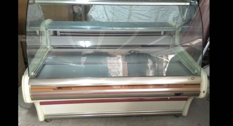 Vitrina expositora con refrigeración