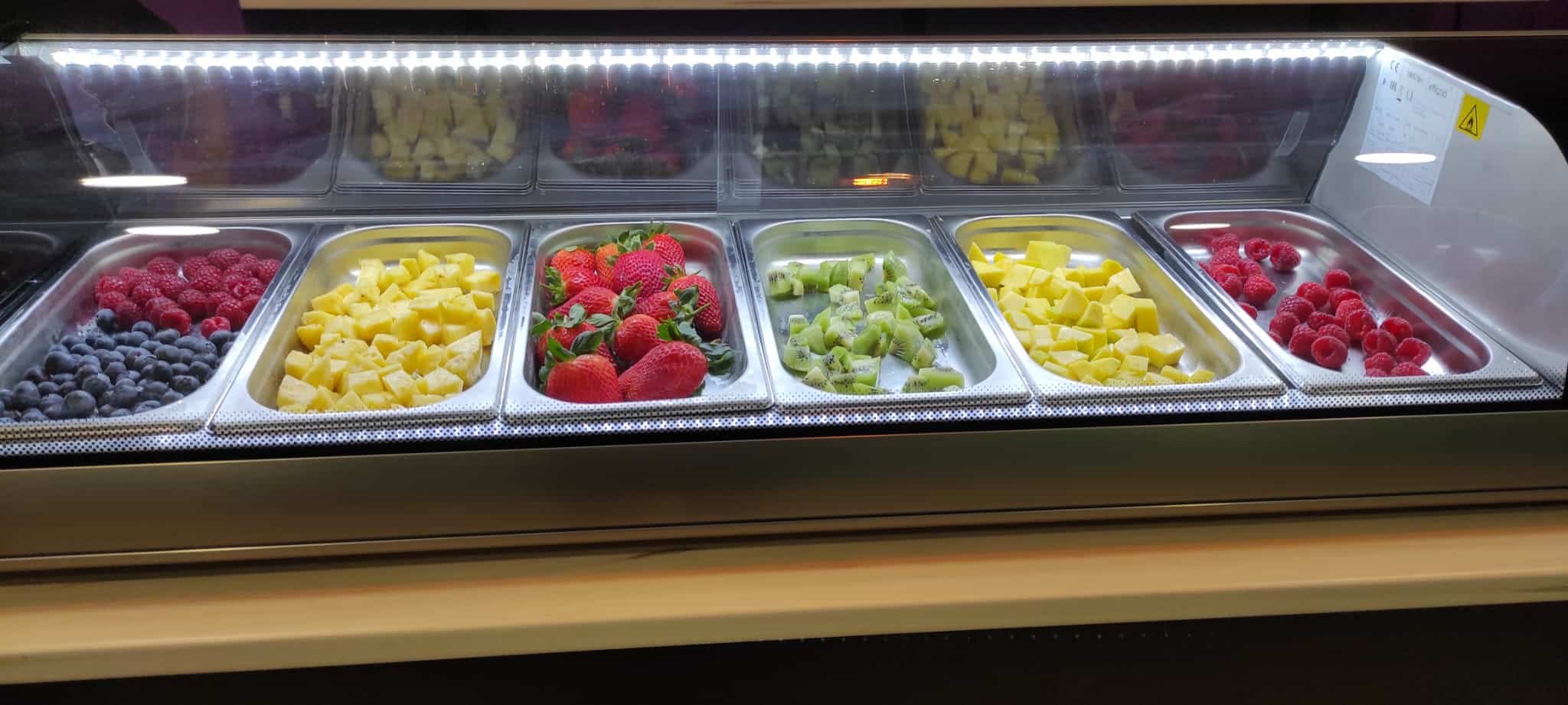 Vitrina Curvada 6/B NEGRA, REFRIGERADA.