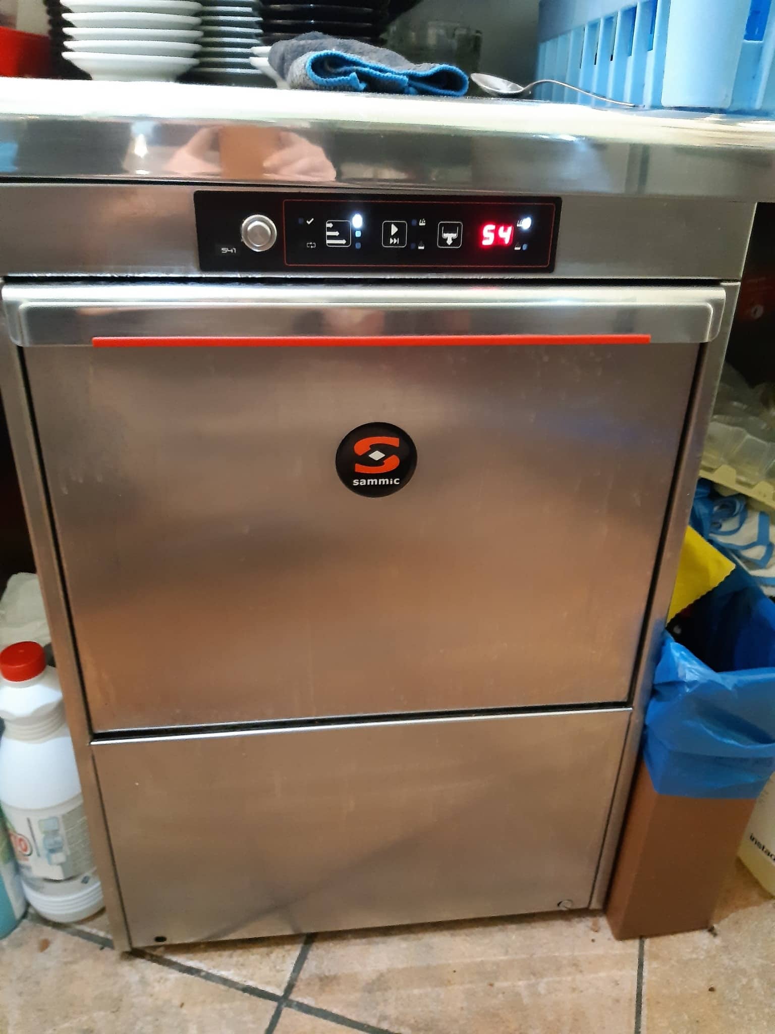 EQUIPOS DE COCINA Y REFRIGERACIÓN