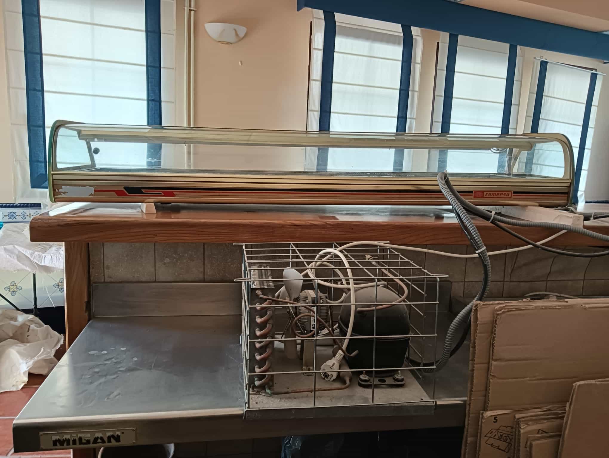 VITRINA REFRIGERADA SOBRE MOSTRADOR SEMINUEVA