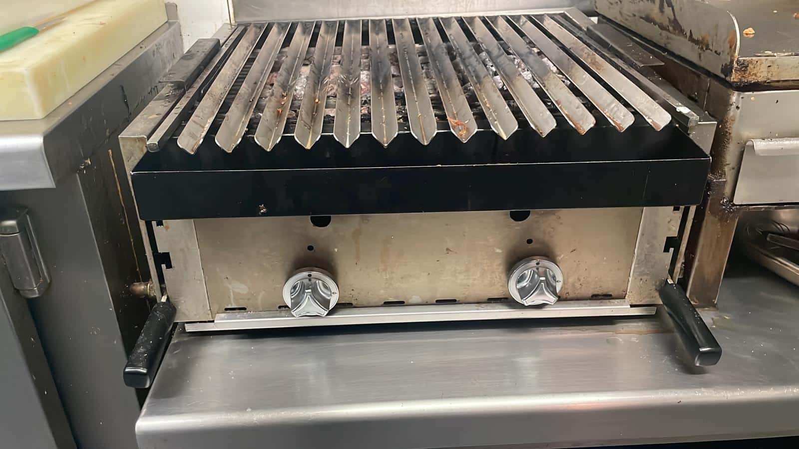 Brasa de gas piedra volcánica para hostelería