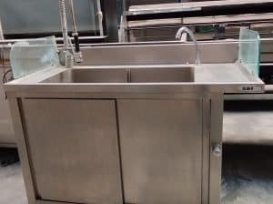 Fregadero industrial dos pilas con grifo