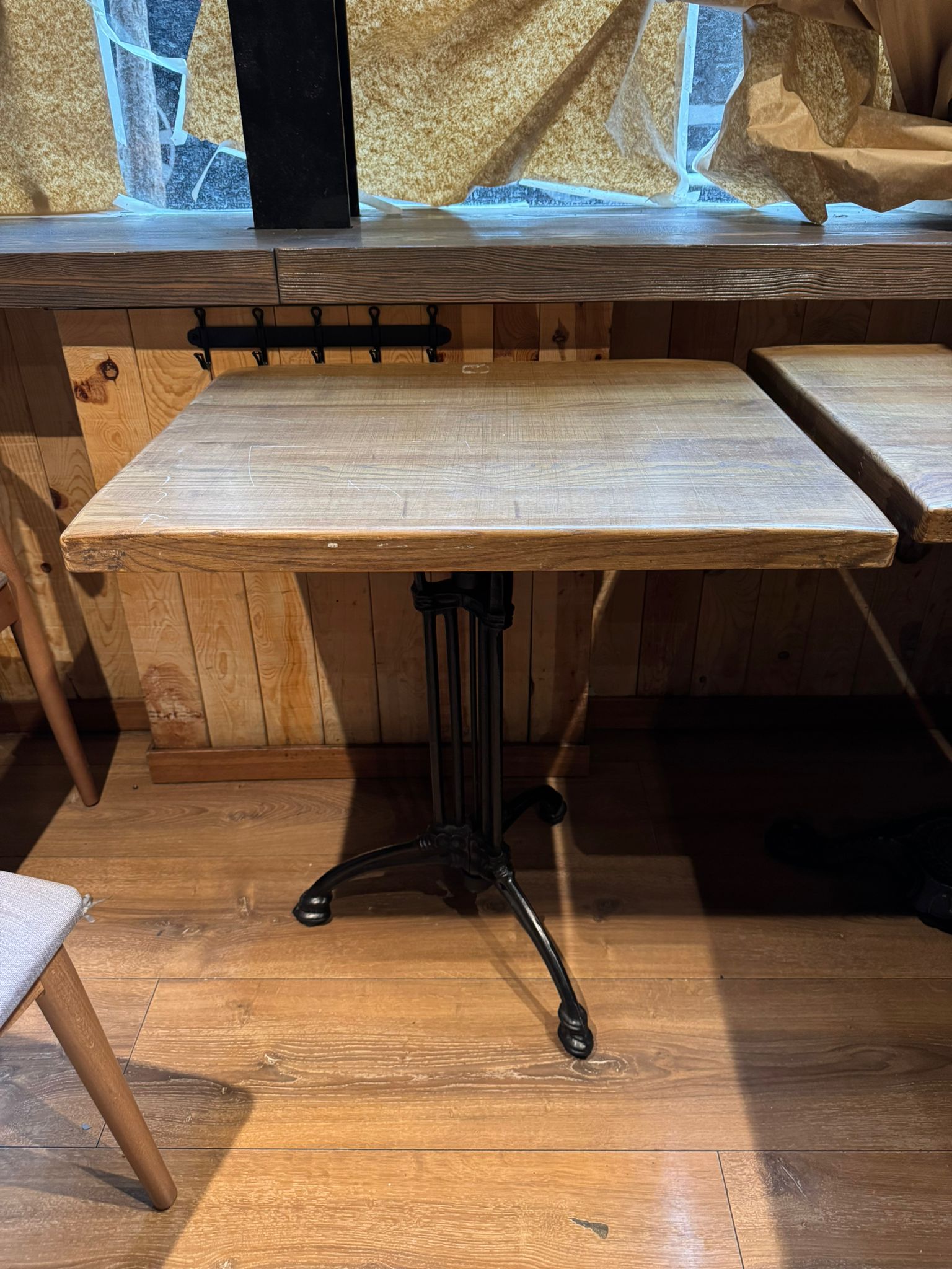 Mesas Bistró Madera y Hierro Fundido