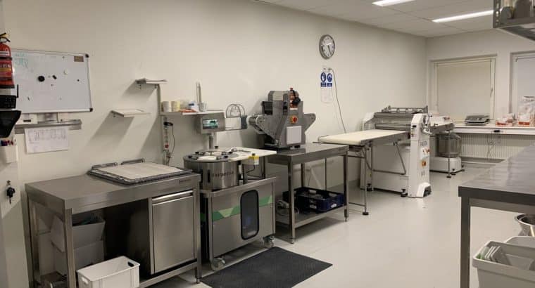 Cerradora automática de empanadas