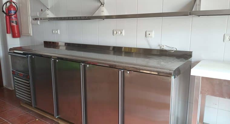 BAJO MOSTRADOR REFRIGERADO 4 PUERTAS NUEVO.