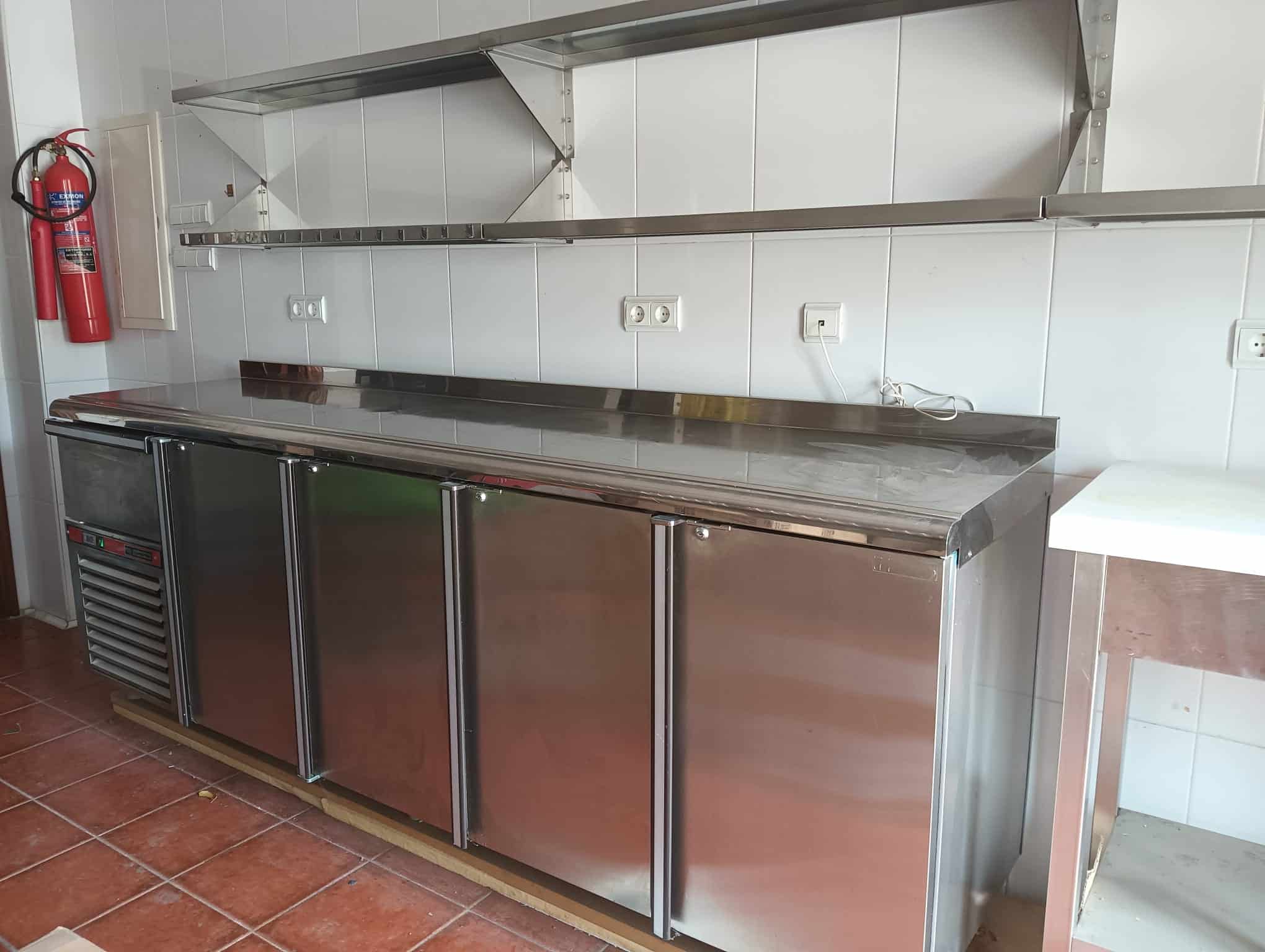 BAJO MOSTRADOR REFRIGERADO 4 PUERTAS NUEVO.