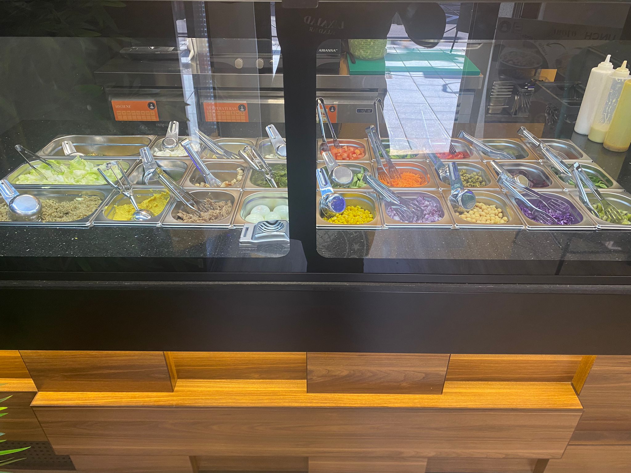 Mesa Refrigerada tipo Saladette Toronto GGMGASTRO