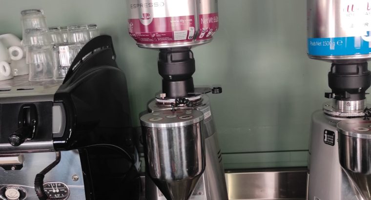 Cafetera Industrial + Molinillos + Prensador