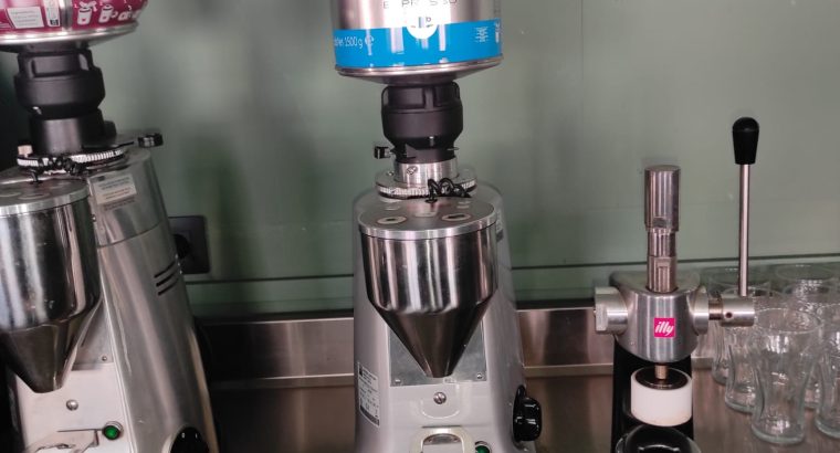 Cafetera Industrial + Molinillos + Prensador