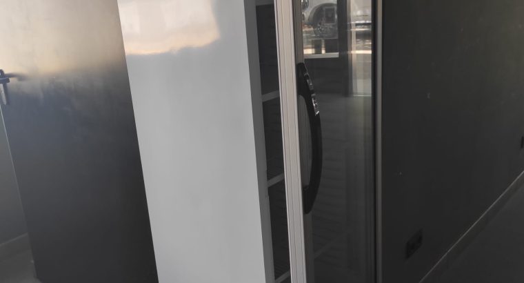 Nevera vertical expositora