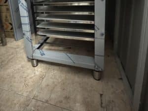 Soporte metálico con guías para horno