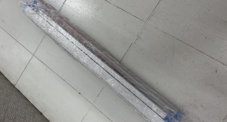 Estantería de aluminio desmontada